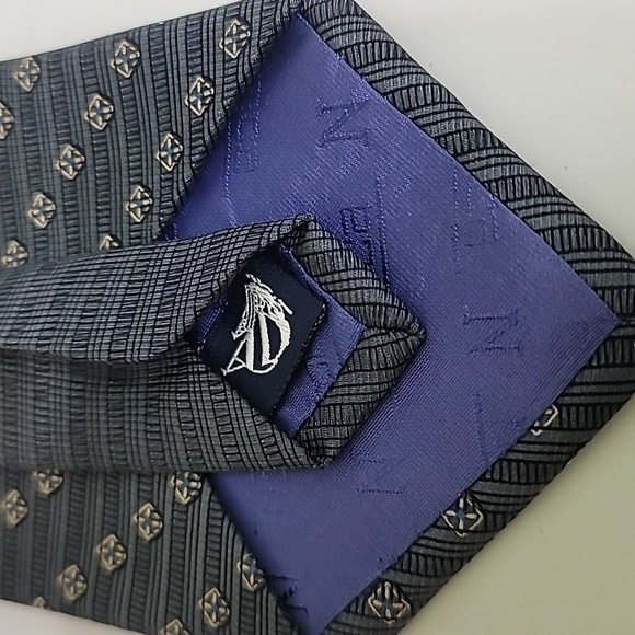 Nautica Men's Gray Stripe Diamond Pattern 100% Silk Tie 59" Long - Picture 6 of 6